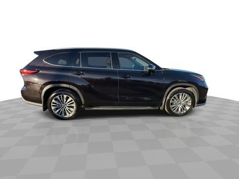 Used 2021 Toyota Highlander Platinum image 9