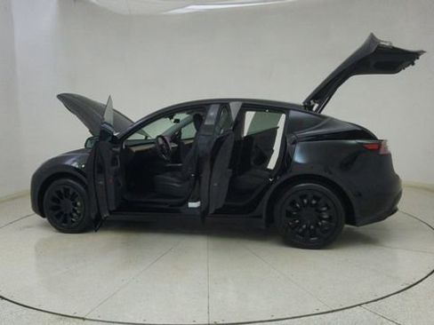 Used 2024 Tesla Model Y Long Range image 70