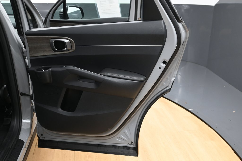 Used 2023 Kia Sorento EX w/ Panoramic Sunroof Package FWD image 32