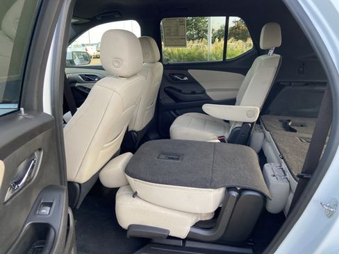 Used 2023 Chevrolet Traverse LT w/ LPO, Cargo Package AWD/4WD image 46