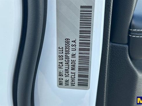 Used 2023 Jeep Grand Cherokee L Laredo image 39