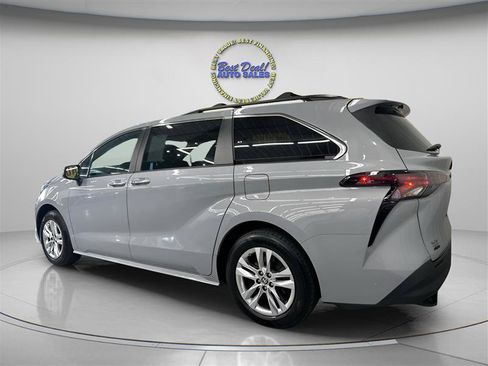 Used 2023 Toyota Sienna XLE Woodland Edition AWD/4WD image 3