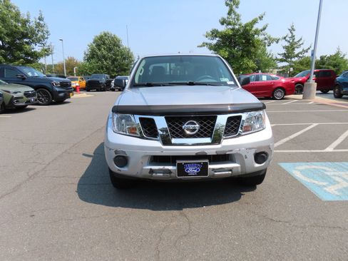 Used 2015 Nissan Frontier SV AWD/4WD image 2
