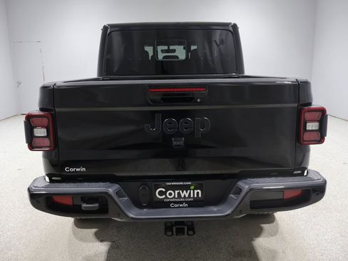 Certified 2023 Jeep Gladiator Overland AWD/4WD image 4