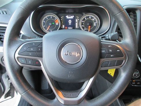 Used 2020 Jeep Cherokee Latitude FWD image 24