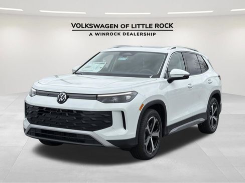 New 2026 Volkswagen Tiguan SE image 1