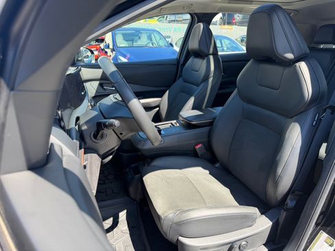 Used 2023 Nissan Ariya FWD image 16