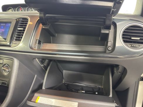 Used 2013 Volkswagen Beetle 2.0T image 34