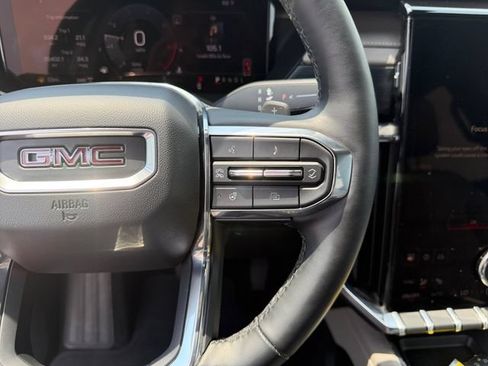 Used 2025 GMC Acadia Elevation w/ Elevation Premium Package AWD/4WD image 24