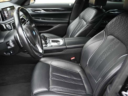 Used 2019 BMW 750i w/ M Sport Package RWD image 13
