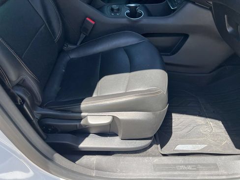 Used 2019 GMC Terrain SLT AWD/4WD image 16