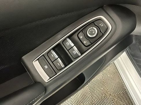Used 2023 Subaru Ascent Limited w/ Technology Package AWD/4WD image 11