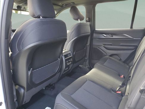 New 2025 Jeep Grand Cherokee Laredo X image 6