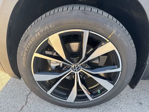 New 2026 Volkswagen Atlas Cross Sport SEL Premium R-Line image 9