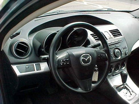 Used 2011 MAZDA MAZDA3 i Touring FWD image 16