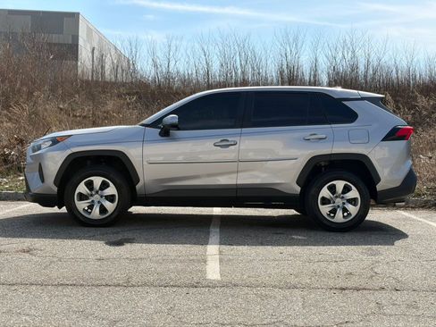 Used 2022 Toyota RAV4 LE image 5