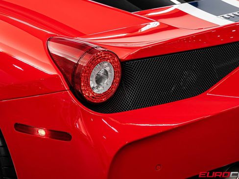 Used 2015 Ferrari 458 Speciale Coupe RWD image 24