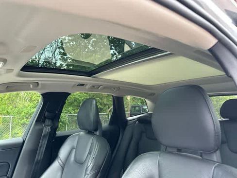 Used 2018 Volvo XC60 T6 Momentum w/ Advanced Package AWD/4WD image 9