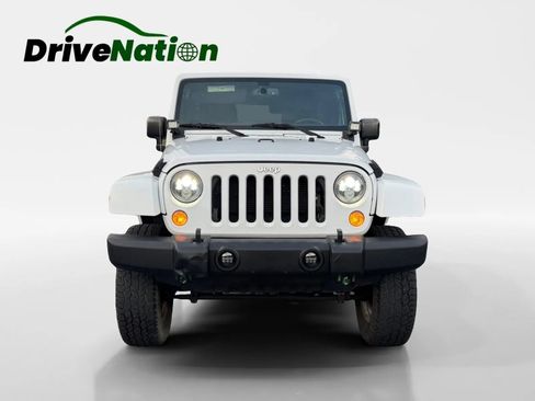 Used 2015 Jeep Wrangler Unlimited Sahara w/ Dual Top Group AWD/4WD image 2