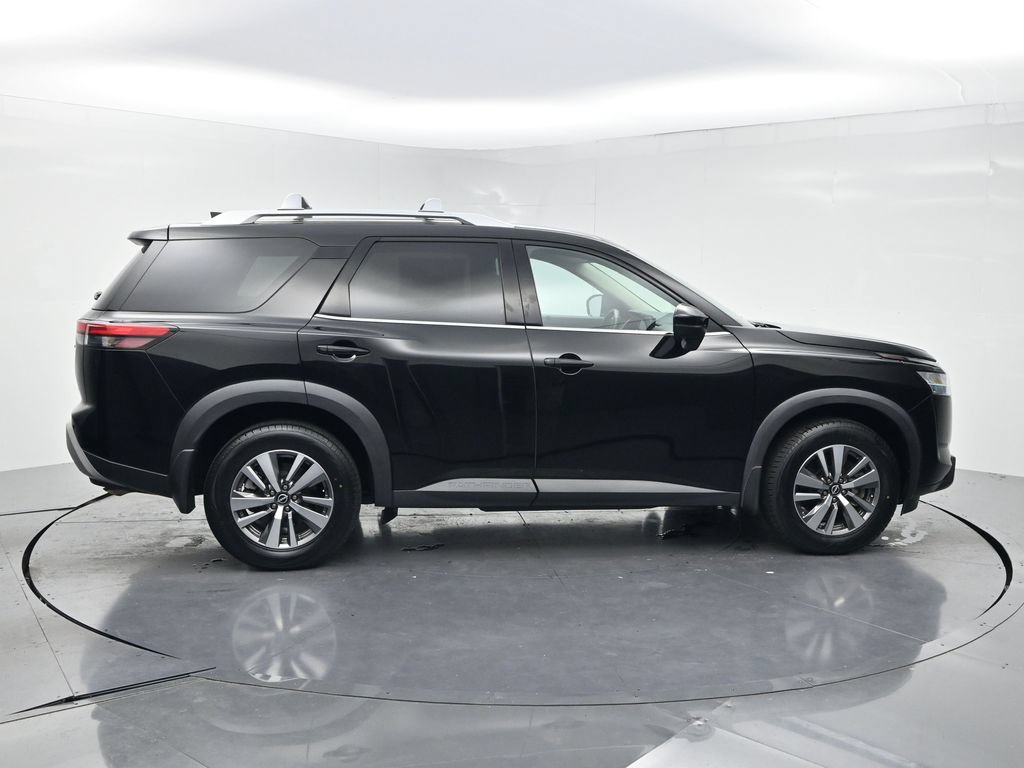Used 2023 Nissan Pathfinder SL AWD/4WD image 4