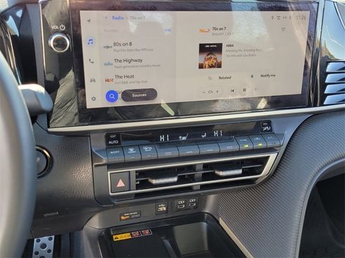 Used 2025 Toyota Camry SE image 16