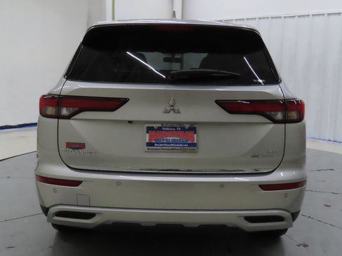 New 2025 Mitsubishi Outlander SE image 4