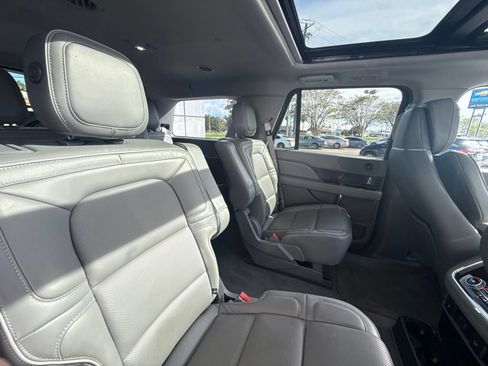 Used 2019 Lincoln Navigator Select w/ Technology Package AWD/4WD image 41