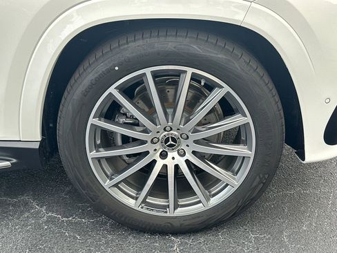 New 2026 Mercedes-Benz GLS 580 4MATIC image 13