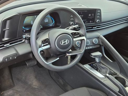 Used 2026 Hyundai Elantra SE w/ Cargo Package FWD image 9