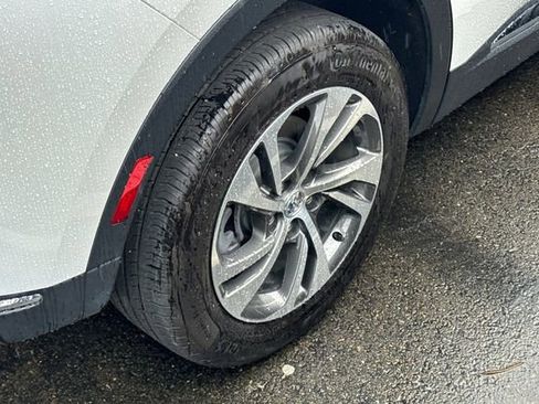 Used 2023 Buick Envision Essence image 3