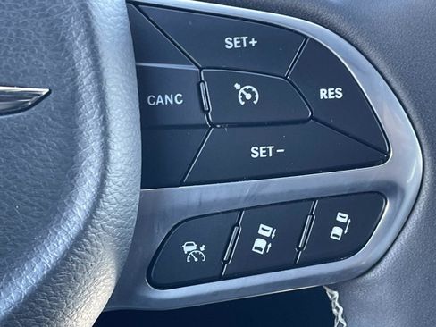Used 2025 Chrysler Pacifica Select FWD image 22