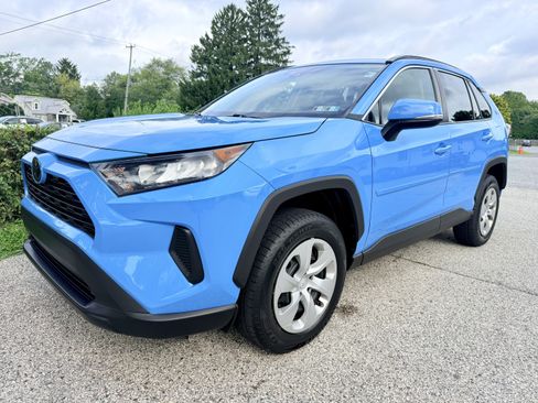Used 2019 Toyota RAV4 LE w/ All Weather Liner Package AWD/4WD image 8