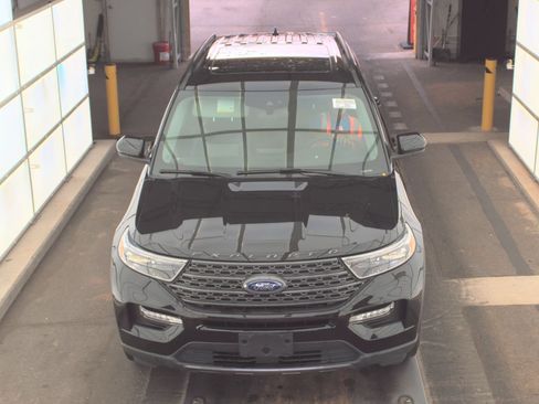 Used 2022 Ford Explorer XLT w/ Equipment Group 202A AWD/4WD image 3