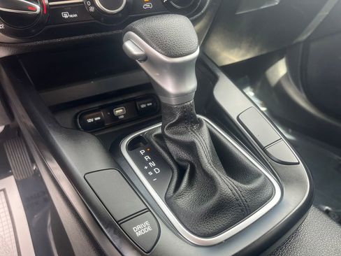 Used 2025 Kia Soul LX w/ LX Technology Package FWD image 34