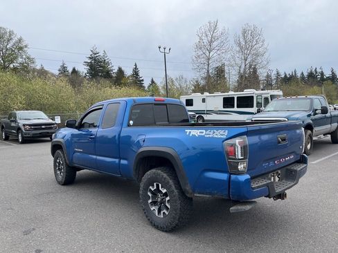 Used 2016 Toyota Tacoma TRD Off-Road w/ Premium & Technology Package image 2