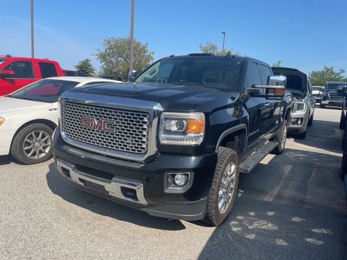Used 2015 GMC Sierra 2500 Denali w/ Duramax Plus Package image 24