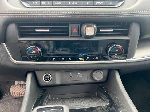 Used 2023 Nissan Rogue SV AWD/4WD image 13