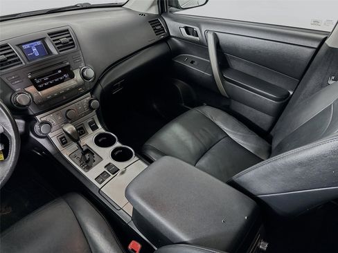 Used 2012 Toyota Highlander SE image 24