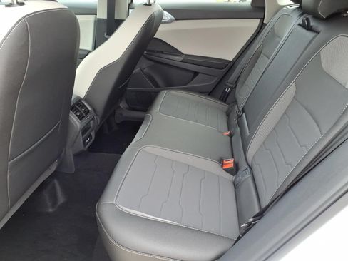 New 2026 Volkswagen Taos SE FWD image 8