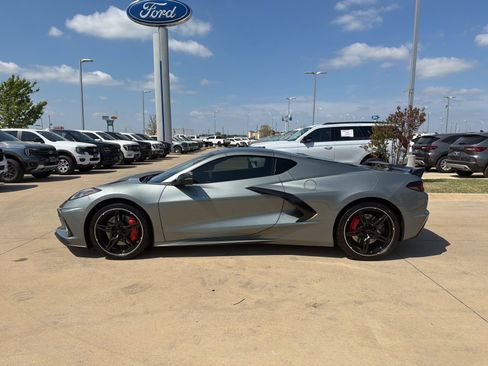Used 2024 Chevrolet Corvette Stingray Premium Cpe w/ Z51 Performance Package image 2