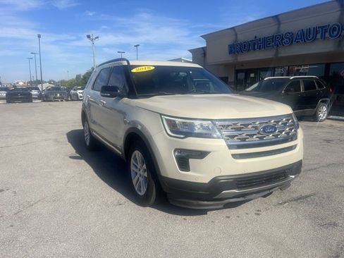 Used 2018 Ford Explorer XLT w/ Equipment Group 201A image 10