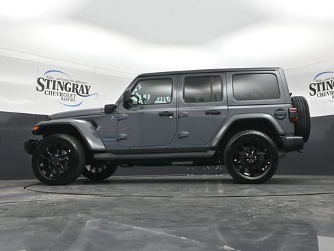 Used 2025 Jeep Wrangler Unlimited Sahara AWD/4WD image 23
