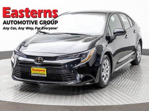 Used 2024 Toyota Corolla LE FWD image 1
