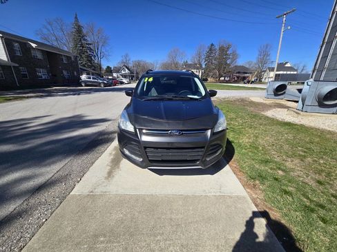 Used 2016 Ford Escape SE w/ Equipment Group 201A image 4