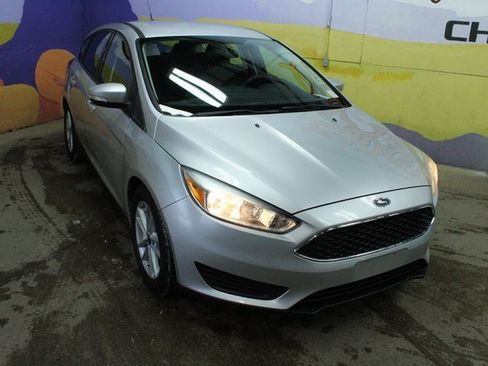 Used 2017 Ford Focus SE image 2
