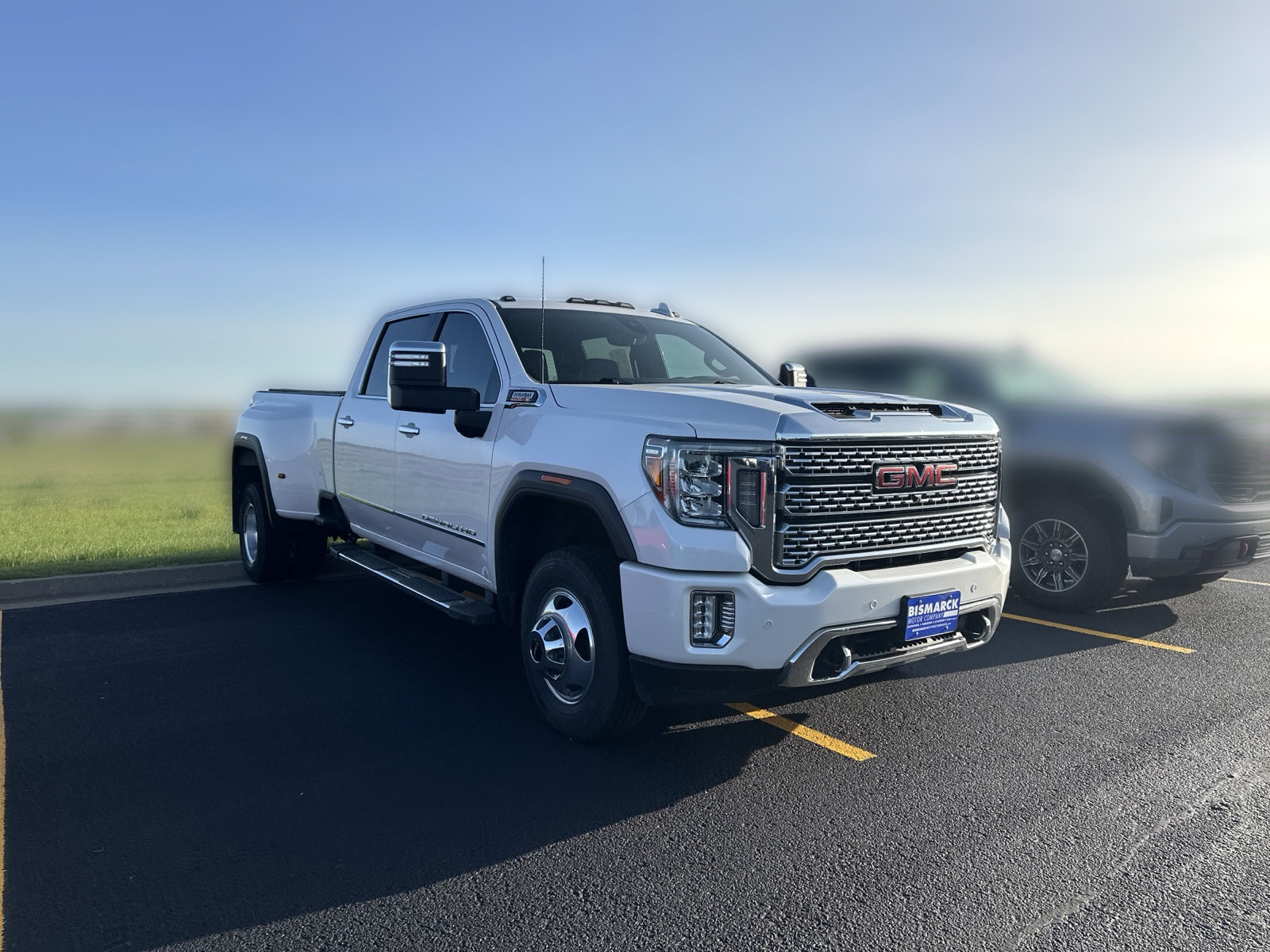 Used 2020 GMC Sierra 3500 Denali w/ Technology Package AWD/4WD image 2
