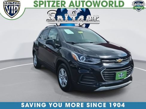 Used 2020 Chevrolet Trax LT w/ LT Convenience Package FWD image 3