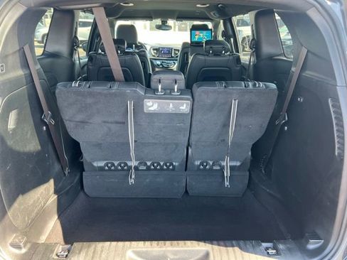 Used 2018 Chrysler Pacifica Touring-L Plus w/ S Appearance Package FWD image 12