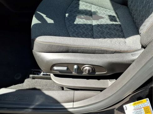 Used 2023 Chevrolet Equinox LT FWD image 17