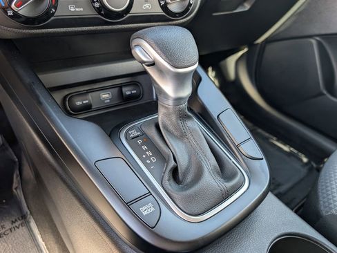 Certified 2025 Kia Soul LX image 29